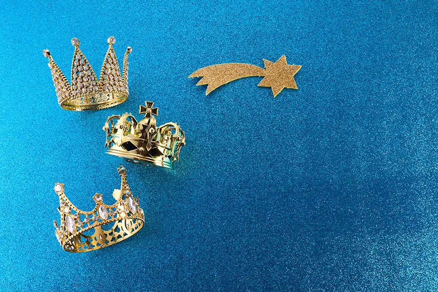 Three crowns and a star